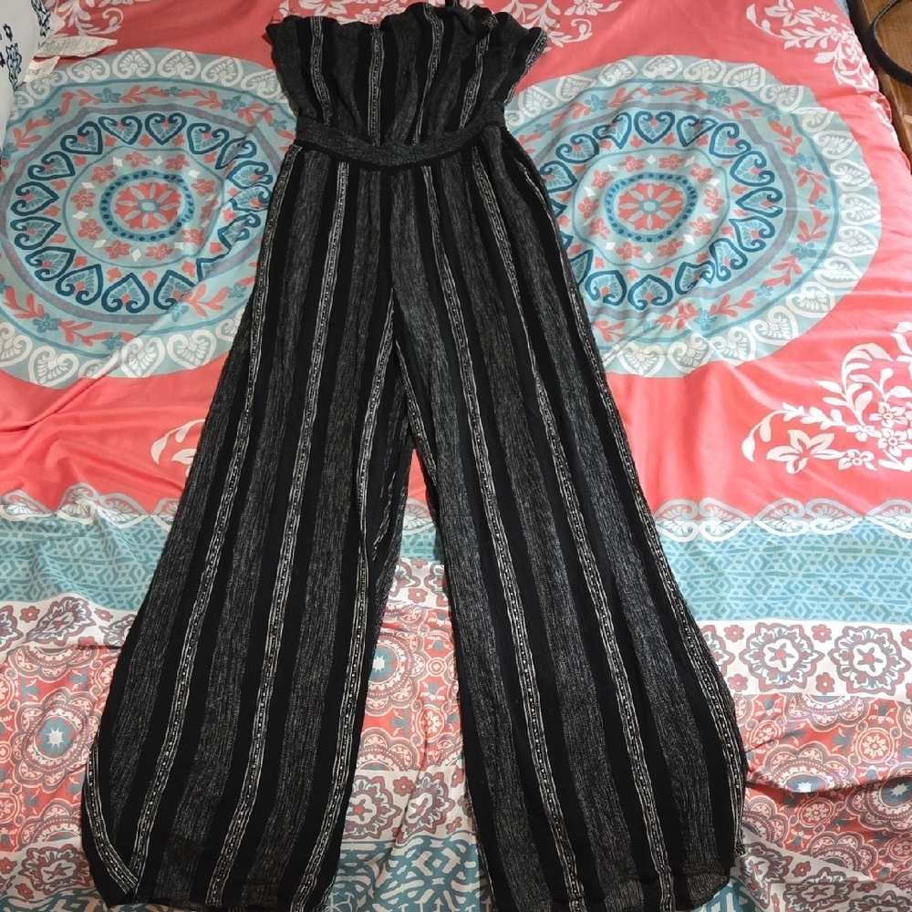 4/💥$25 Fashion Nova Black & White Striped Strapless Jumpsuit M